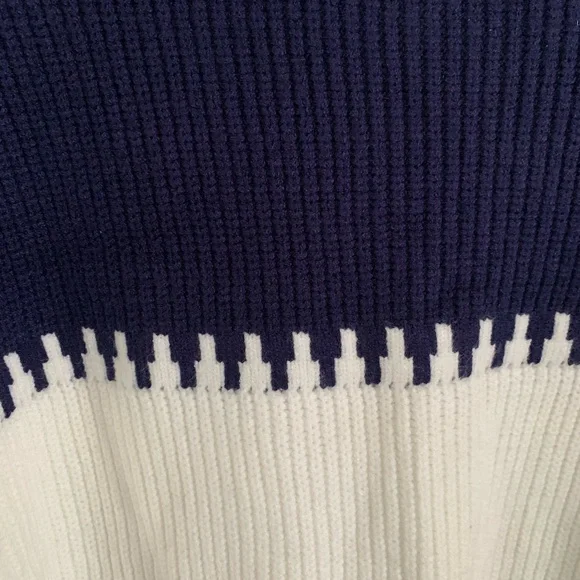 *NEW* Navy and White Women's Sweater. Size Large - Picture 8 of 11